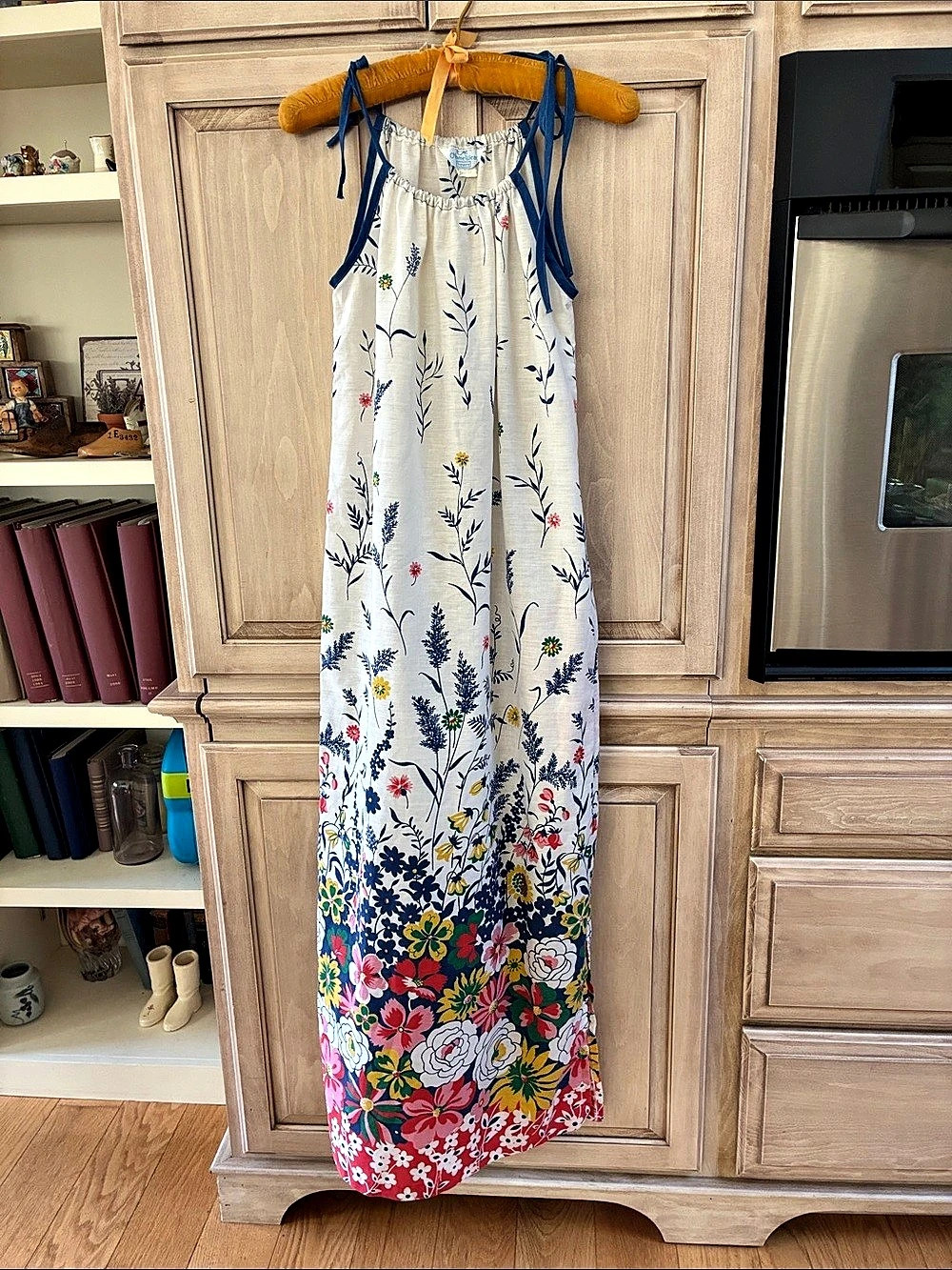 At Home Wear vintage Floral Maxi Dress in White & Multicolor Like New